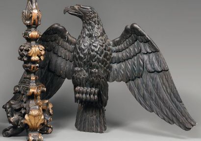 null Aigle, ailes déployées en bois sculpté et laqué noir. XVIIIe siècle. Haut. 49...