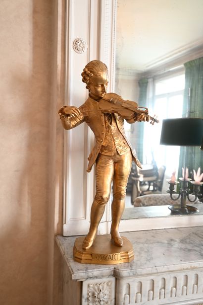 null Georges GUEYTON (XIXe siècle) : Mozart enfant jouant du violon. Bronze doré...