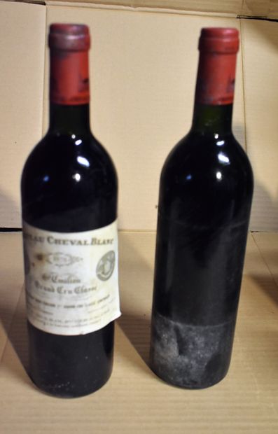 null CHEVAL BLANC 1978 : 3 bouteilles (1 sans étiquette).