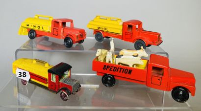 null Wooden toys ERZEBIRGE - Black Forest Germany (1910/1920) : Four various trucks...