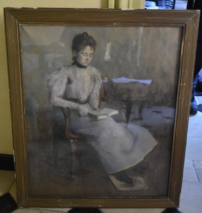 null ECOLE FRANÇAISE du XIXe siècle : Portrait de femme assise lisant. Pastel signé...