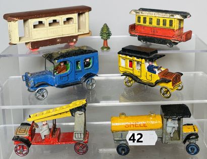 null Wooden toys ERZEBIRGE - Black Forest Germany (1920/1930) :

Six vehicles and...