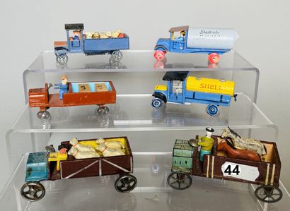 null Wooden toys ERZEBIRGE - Black Forest Germany (1920/1930) :

Six various trucks...