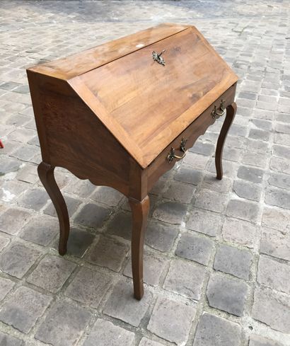 null PENTE DESK in veneer, a flap discovering six drawers on two rows surrounding...