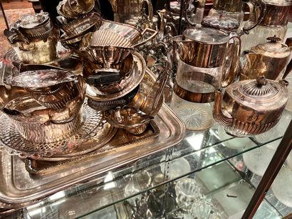 null LOT in silver plated metal: pan, teapot, coffee pot, sauceboat, cup, variou...