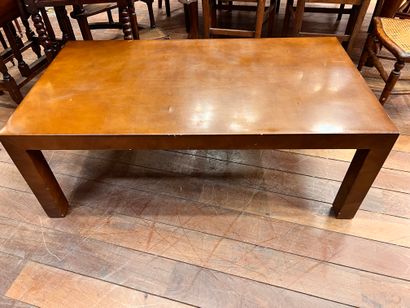 Rectangular low table in lacquer.