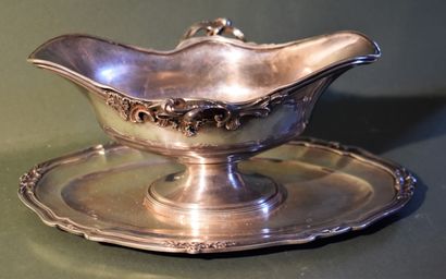 null SAUCIERE in silver on display and its lining. Orf. Fray. Length. 26 cm - Weight...