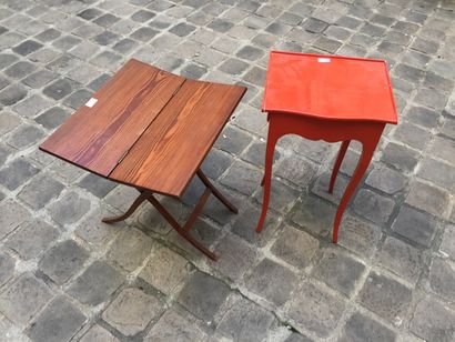 LOT : Folding table in pitchpin and red lacquered...