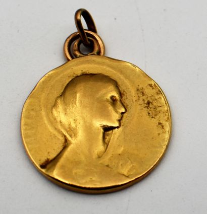 Religious medal in gold. Weight 9 g.