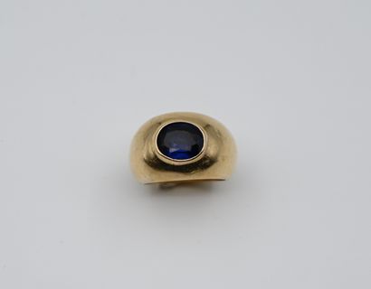 Yellow gold ring set with a presumed sapphire....