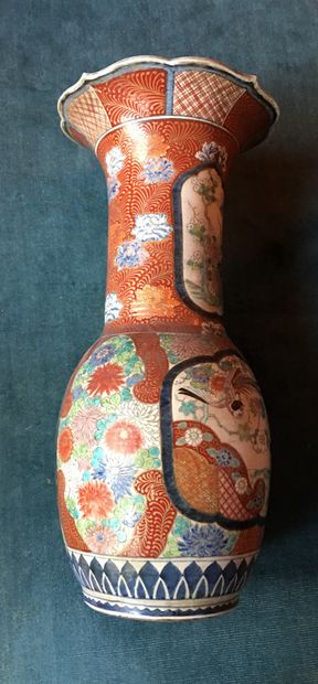 null CHINA: LARGE porcelain VASE with high neck, decorated with birds in cartouches...