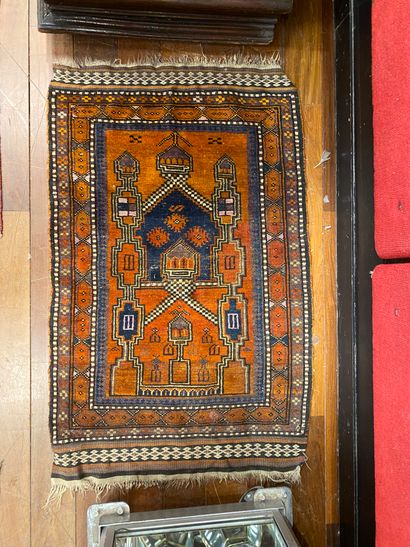 null 
Caucasian prayer rug. Length. 115 - Width. 75 cm
