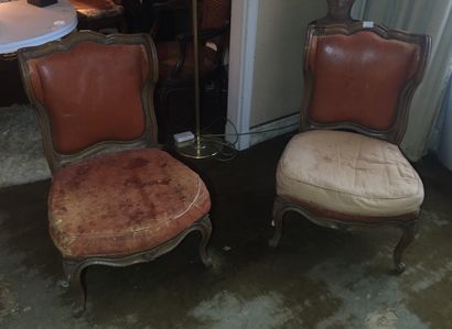 null Pair of chairs with ears in molded and carved wood, the back and the belt scrolled,...