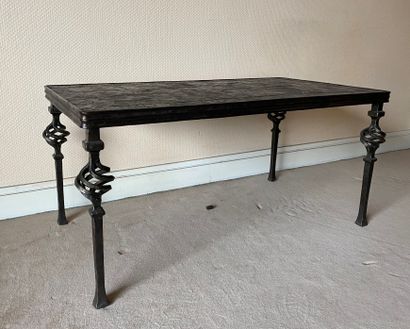 null Rectangular coffee table with bronze base. 20th century. Height 48 - Width 98...