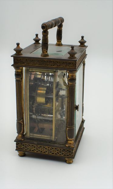 null PENDULETTE cage in chased bronze (small accident). Height: 15 cm