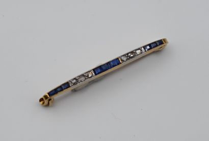 null BARRETTE in yellow gold with alternating presumed sapphires and brilliants....