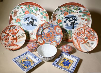 null DIX PIECES en porcelaine diverses, principalement Imari.