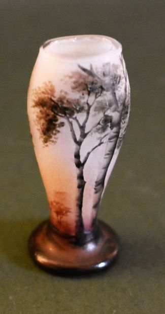 DAUM : Miniature glass vase engraved with...