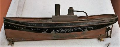 null LITTLE river boat with live steam, circa 1900, in painted sheet metal with missing...