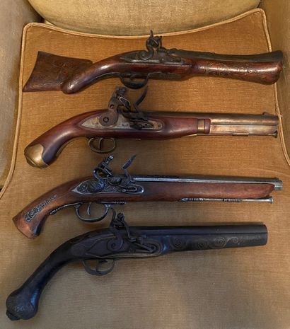 null FOUR PISTOLS with hammer. Joint: bayonet gun.