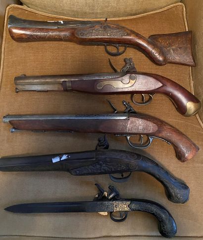 null FOUR PISTOLS with hammer. Joint: bayonet gun.