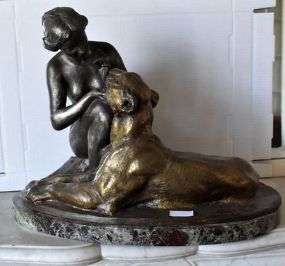 null Jean MAGROU (1869-1845) : Femme à la panthère. Epreuve en bronze doré ou argenté,...