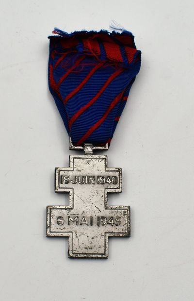 null Médaille des Services volontaires dans la France libre, créée en 1946, en bronze...