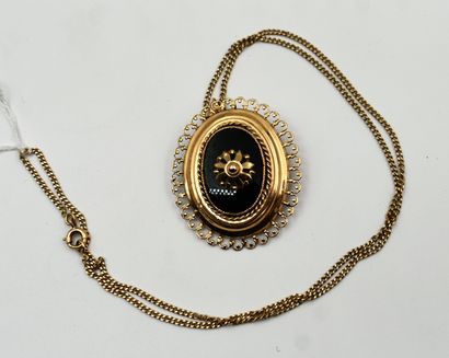 null Gold medallion pin with onyx motif and gold NECKLACE. Total gross weight 12.7...