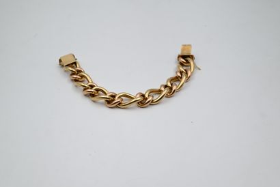 null BRACELET in gold (750) with twisted links. Weight 67 g.