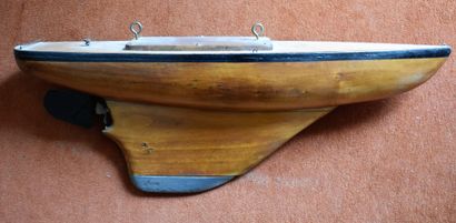 null MAQUETTE of a boat hull. Length: 65 cm