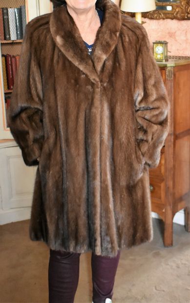 REBECCA : Fur coat in light mink.