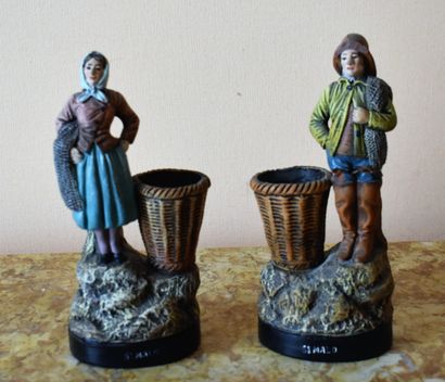 null TWO terracotta STATUETTES of fishermen from Saint-Malo. Height: 17 cm