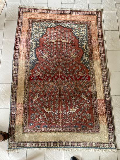 null 
PRAYER RUG Tree of life. Length. 182 - Width. 118 cm

JOINT: TWO CARPETS.
