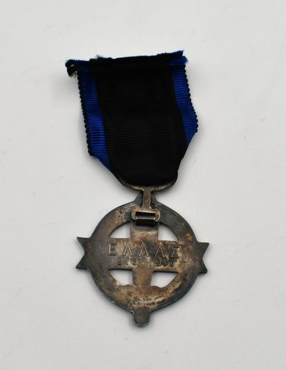 null Greek war cross, model 1916/1917, in silver plated metal, in its case.

First...