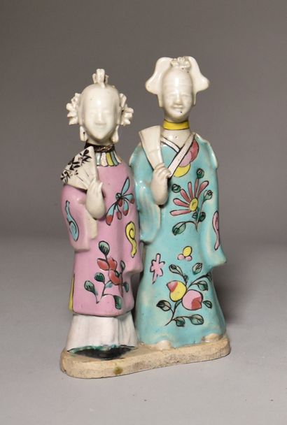 null CHINA, end of 19th century: polychrome porcelain GROUP representing two Chinese...