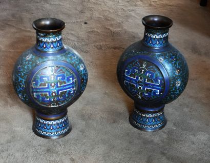 null CHINA, late 19th century: PAIR OF GLASS VASES in cloisonné bronze. Stamp. Height...