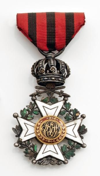null Une croix de chevalier de l'ordre de Léopold de Belgique, à titre militaire,...