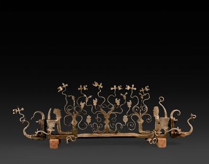 null Wrought iron axle crown in the "Ragusain" style, decorated with trees of life...