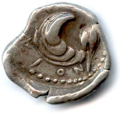 null CAMPANIA - CUMES 480-400

Head of the nymph. 

R/. Mussel and barley grain....