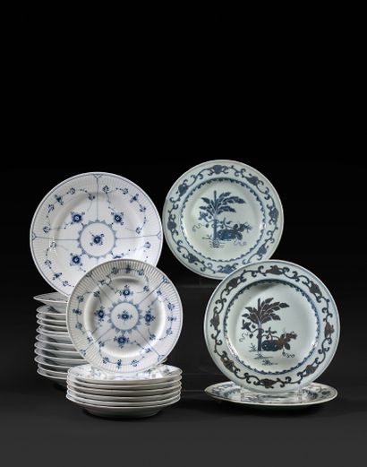 null Partie de service ROYAL COPENHAGEN en porcelaine bleu blanc comprenant environ...