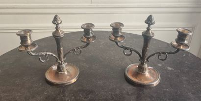 null PAIR OF CANDLES with two silver plated wicks. Height: 20 cm