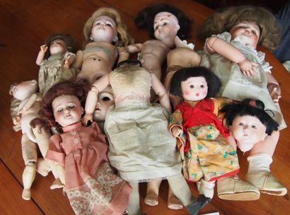 null LOT OF APPROXIMATELY TEN PORCELAIN DOLLS or dolls bodies or dolls heads, some...