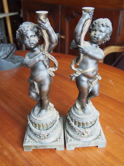 null ELEMENTS OF CANDELABRES presenting two children in bronze on metal pedestals...