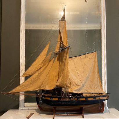 null MAQUETTE of a privateer cutter in wood. Height 124 - Length 112 cm (with the...