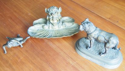 null LOT including a bronze dogue on a base, a metal inkwell and a piece of decoration...