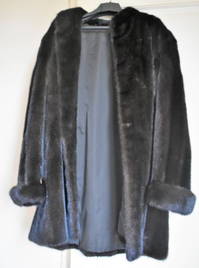 null Dark mink jacket, with a toque.