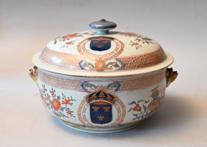 null Round covered tureen in polychrome and gold porcelain with two leafy holds,...