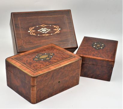 null THREE various boxes in burr or rosewood veneer. Length: 19 cm