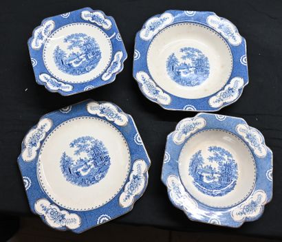 null SIX PIECES OF SERVICE in blue and white porcelain.