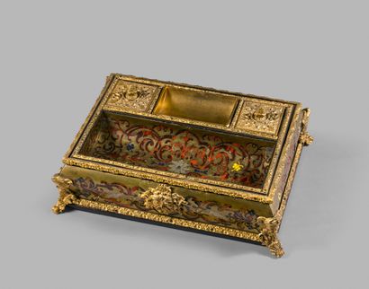 null Rectangular inkwell in Boulle marquetry of copper and tortoiseshell, with scrolls,...